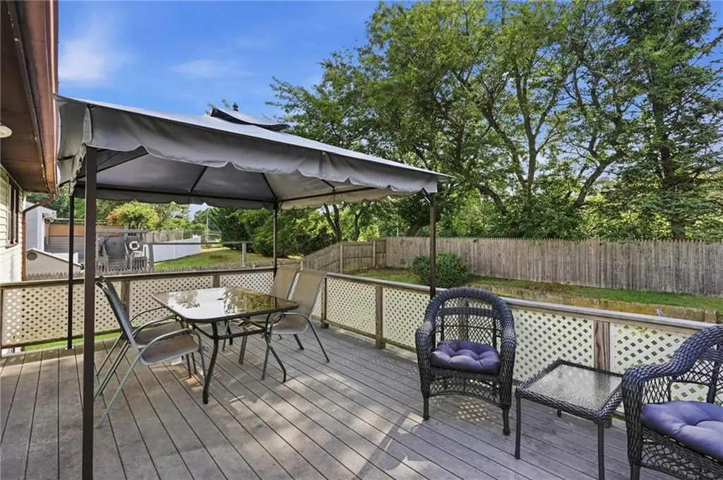 25 Oakridge Court Warwick RI 02886