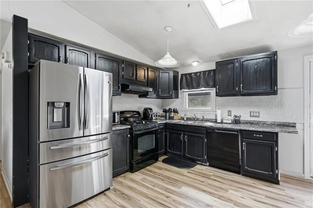 25 Oakridge Court Warwick RI 02886