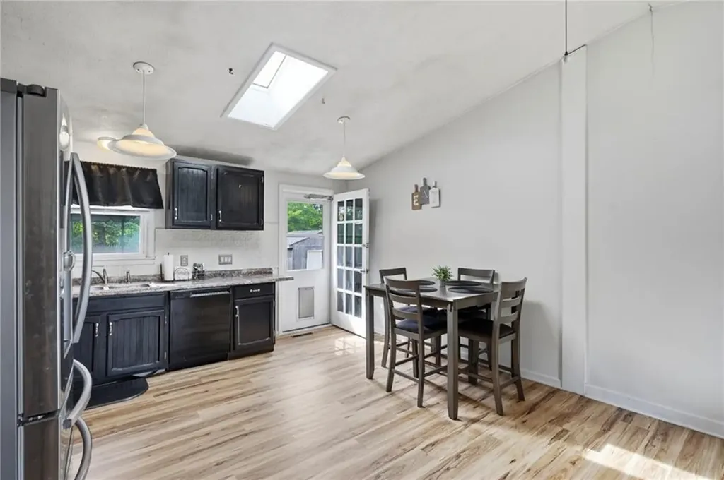 25 Oakridge Court Warwick RI 02886