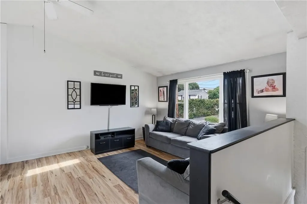25 Oakridge Court Warwick RI 02886
