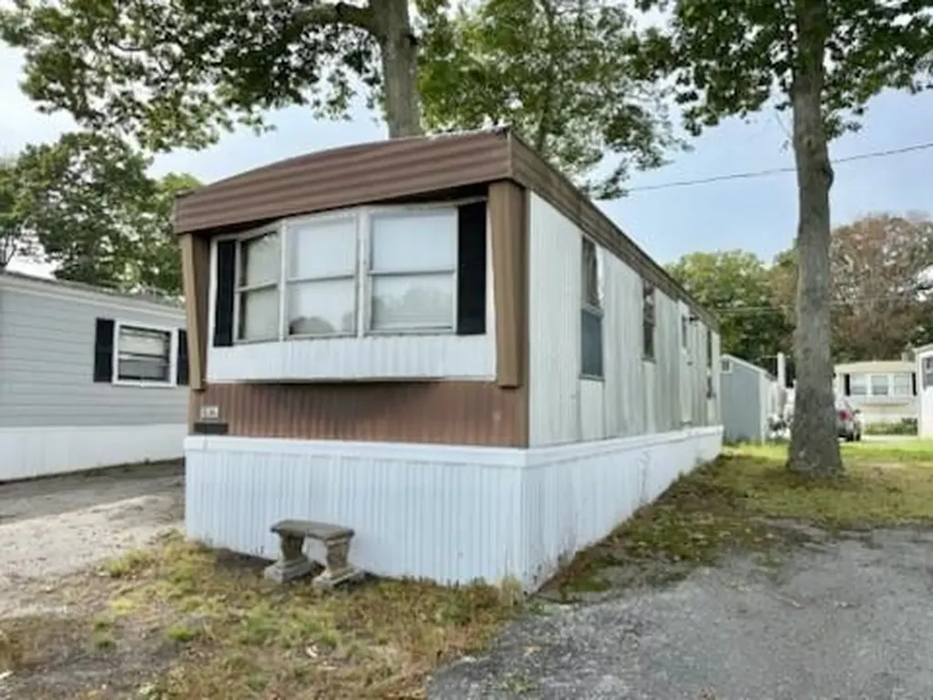 836 Forest Park Avenue Middletown RI 02842