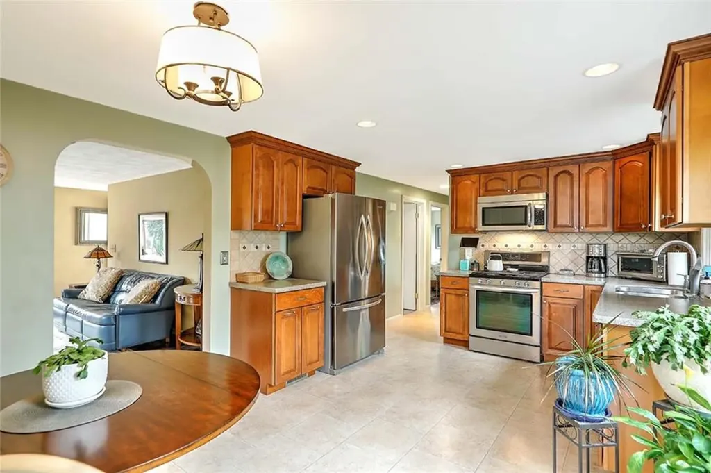 8 Halsey Street North Providence RI 02911