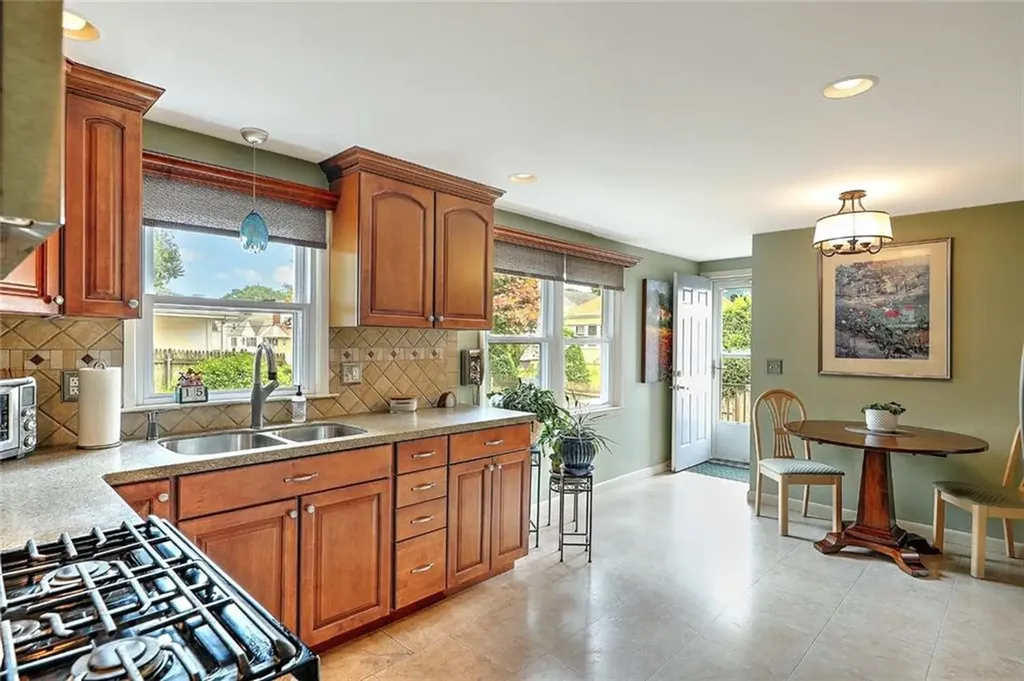 8 Halsey Street North Providence RI 02911