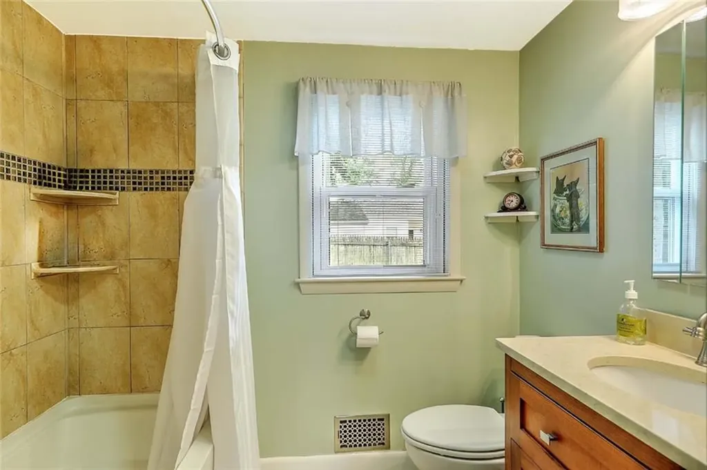 8 Halsey Street North Providence RI 02911
