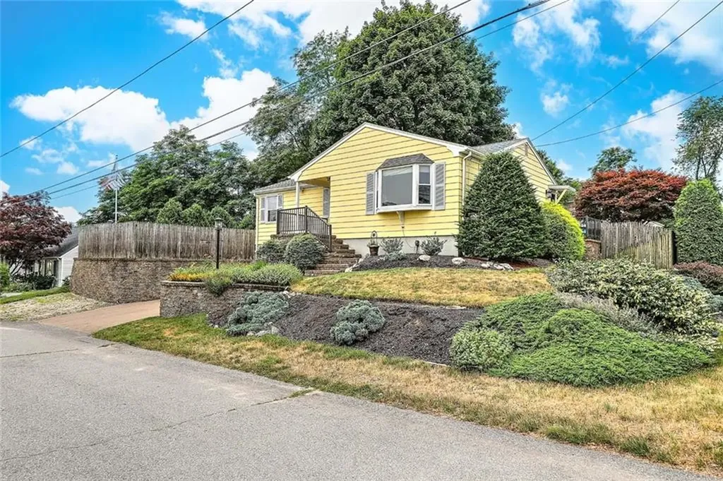 8 Halsey Street North Providence RI 02911
