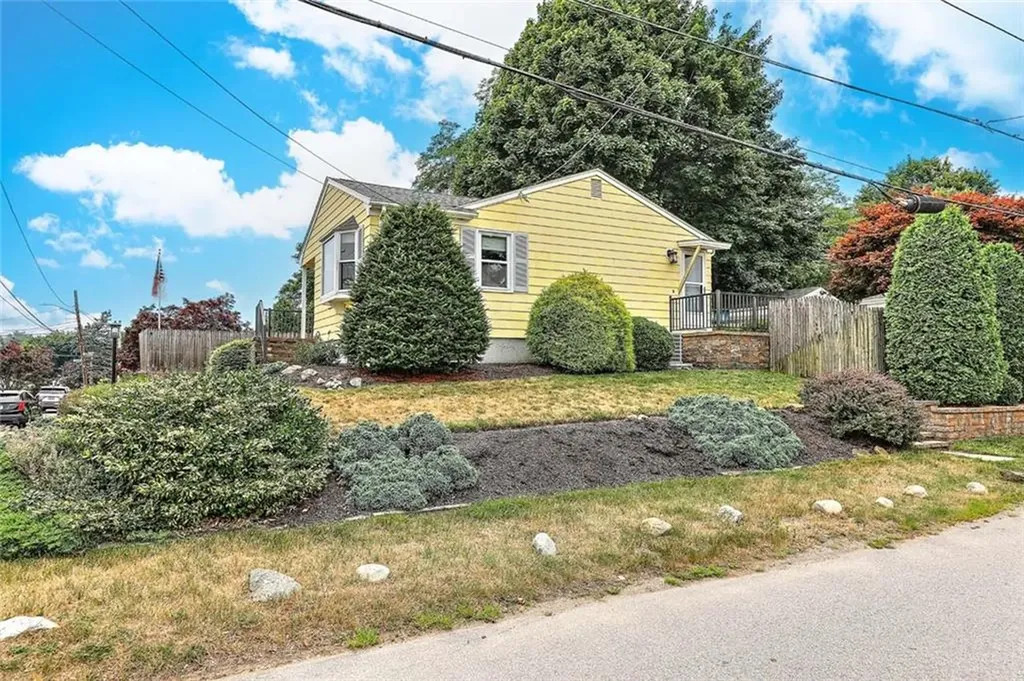 8 Halsey Street North Providence RI 02911
