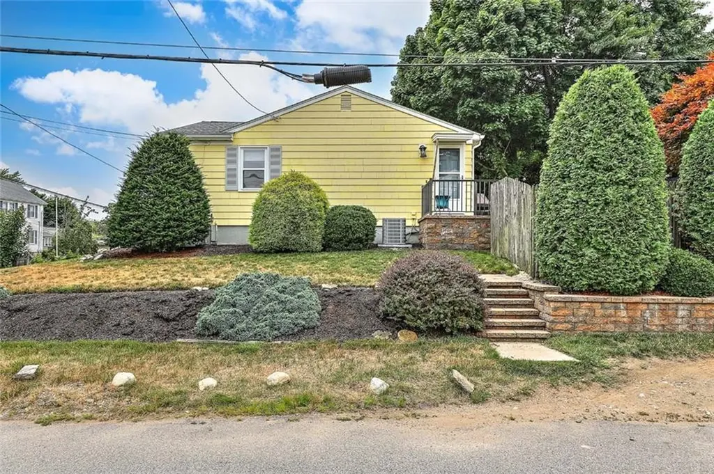 8 Halsey Street North Providence RI 02911