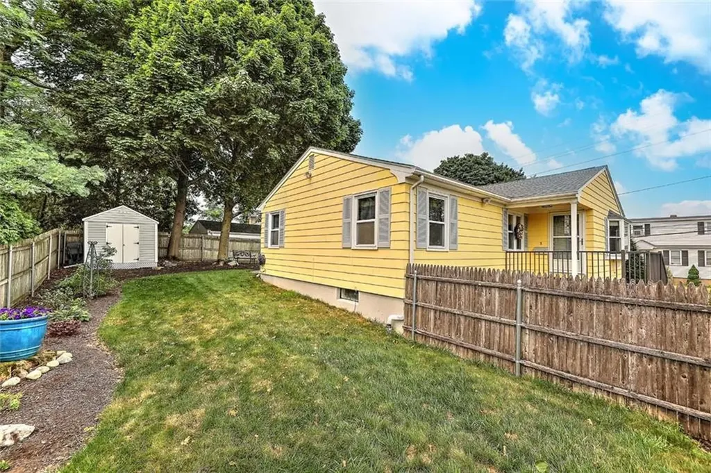 8 Halsey Street North Providence RI 02911
