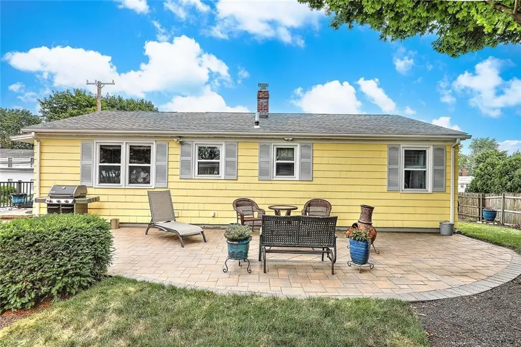 8 Halsey Street North Providence RI 02911
