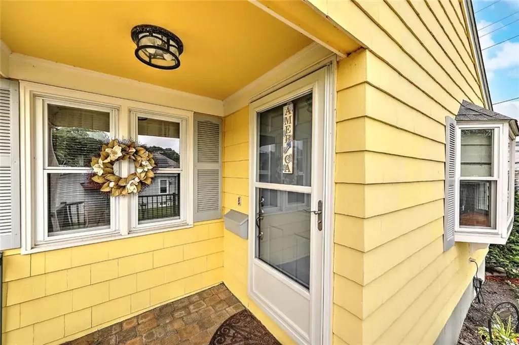 8 Halsey Street North Providence RI 02911