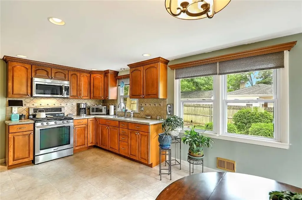 8 Halsey Street North Providence RI 02911