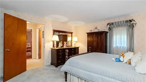 32 Short Road North Kingstown RI 02852