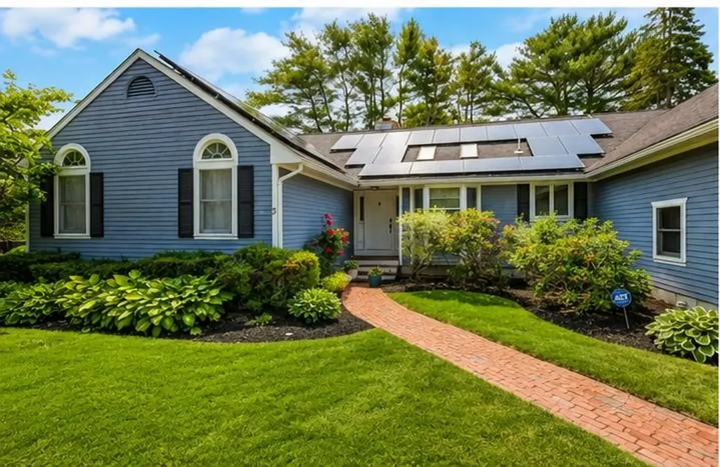 3 Meadow Circle Barrington RI 02806