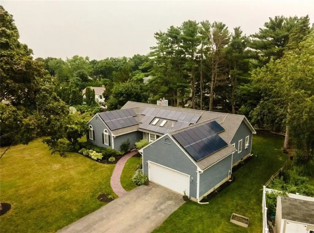 3 Meadow Circle Barrington RI 02806