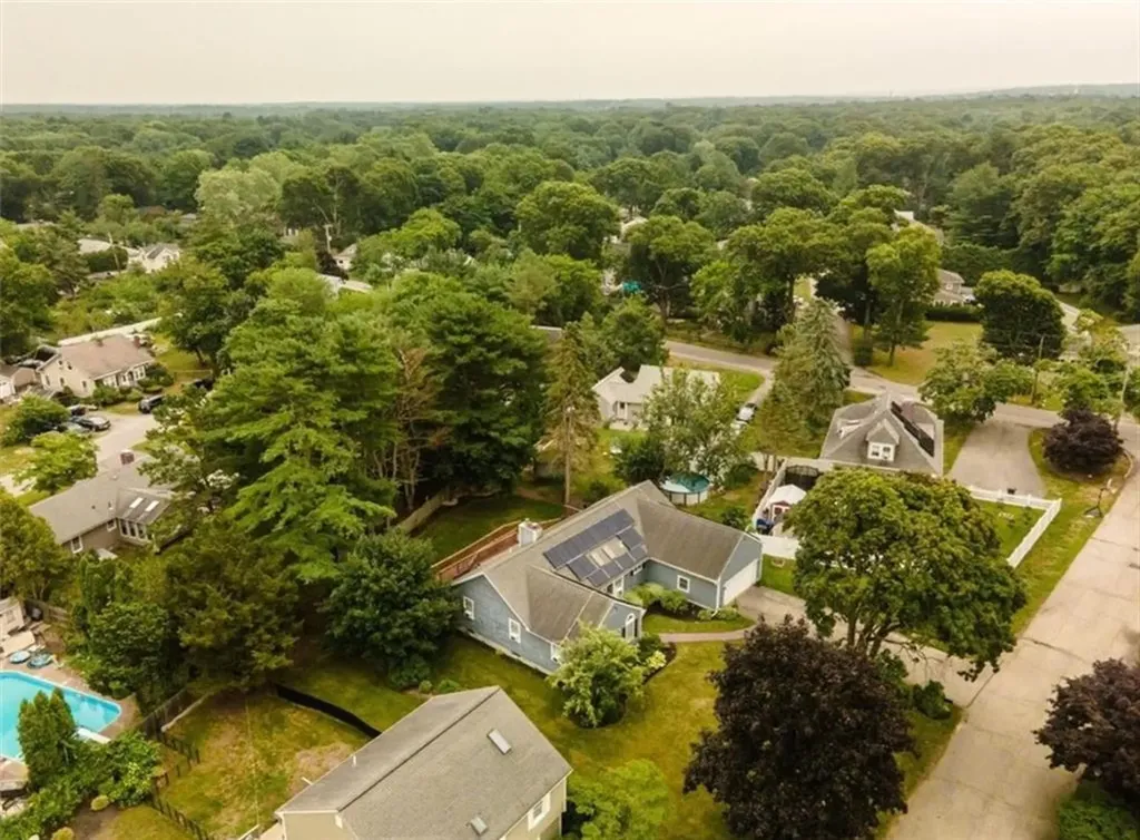 3 Meadow Circle Barrington RI 02806