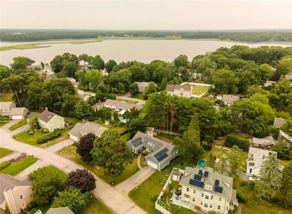 3 Meadow Circle Barrington RI 02806