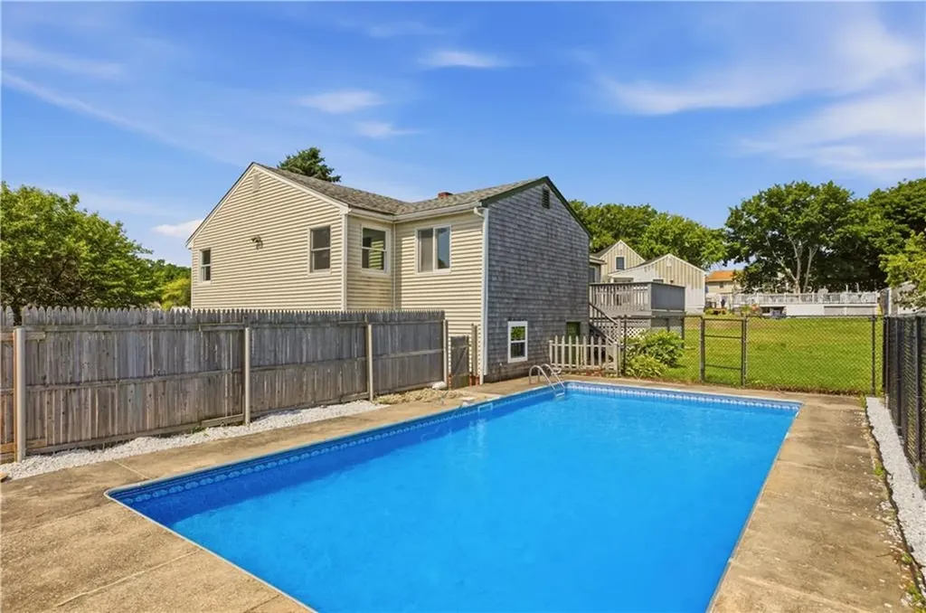 49 Dexter Street Portsmouth RI 02871