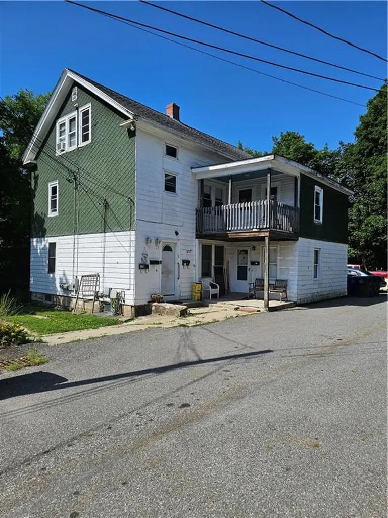 8 10 Snells Court West Warwick RI 02893