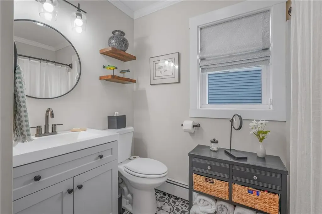 381 Wood Street Bristol RI 02809