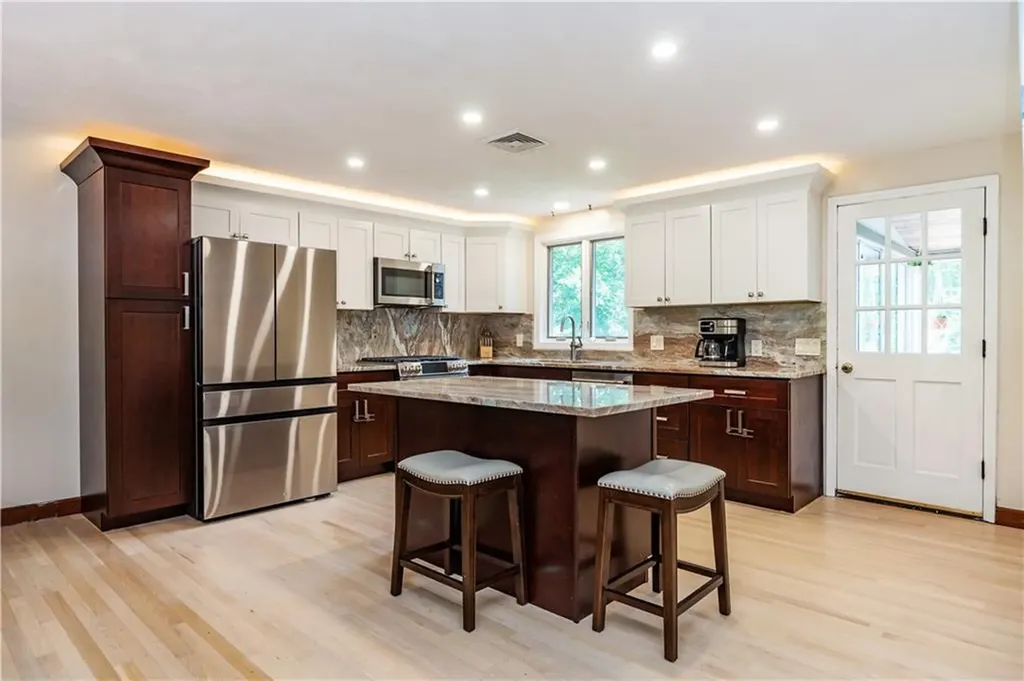41 Mount View Avenue North Kingstown RI 02852