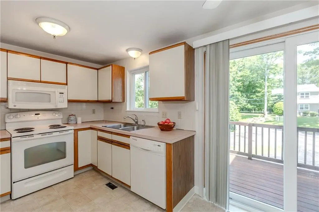 351 New London Avenue Warwick RI 02886