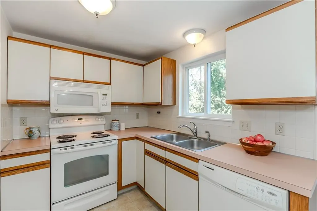 351 New London Avenue Warwick RI 02886
