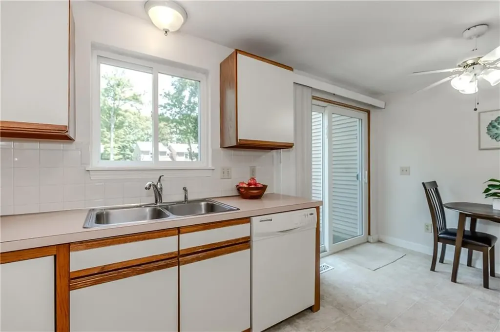 351 New London Avenue Warwick RI 02886