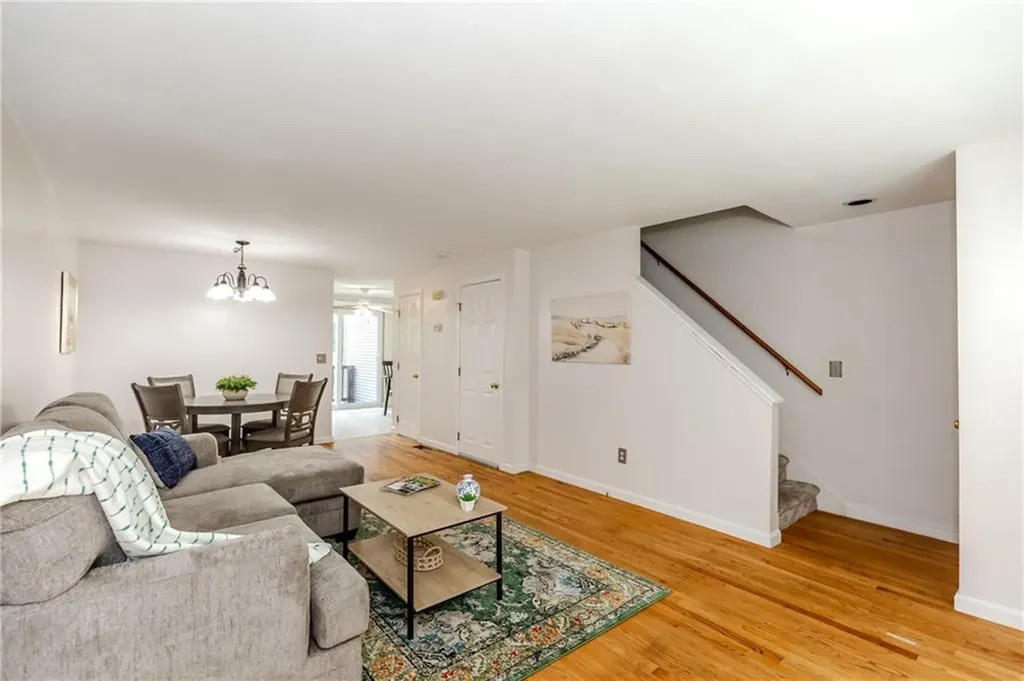 351 New London Avenue Warwick RI 02886