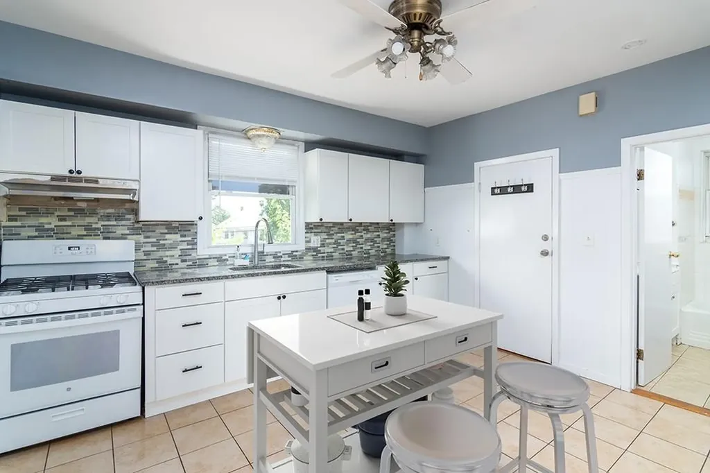 16 Sherwood Street Cranston RI 02920