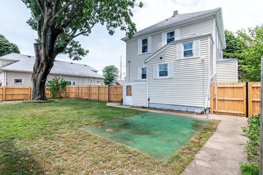 16 Sherwood Street Cranston RI 02920