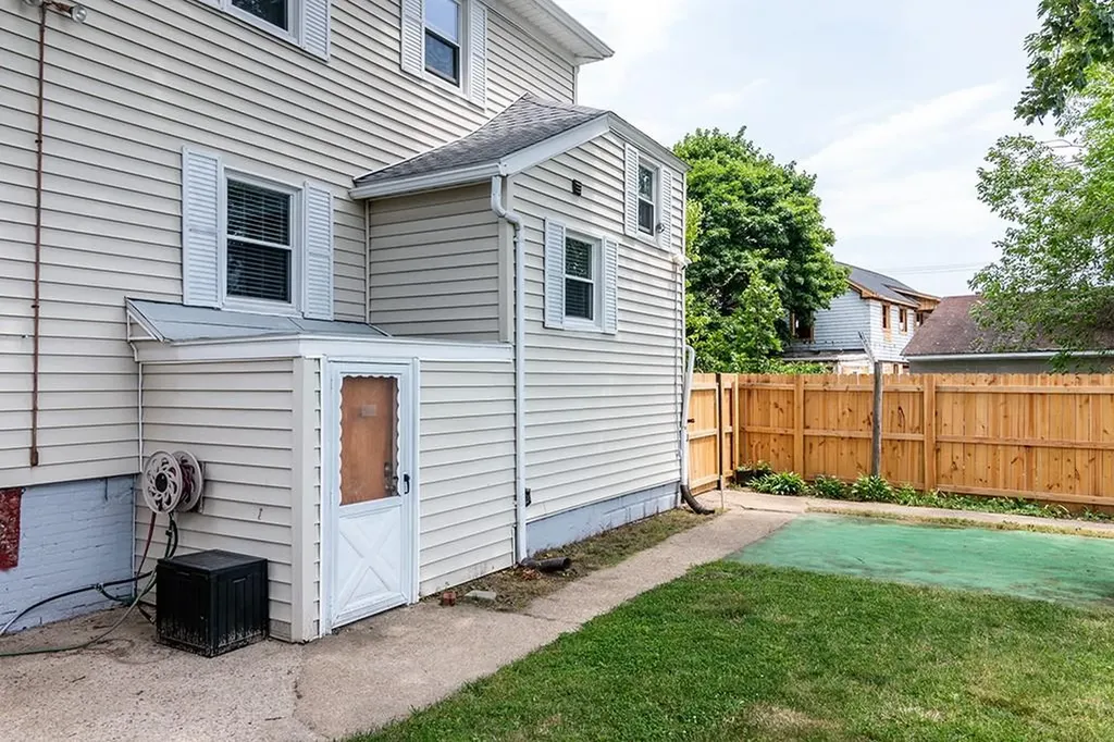 16 Sherwood Street Cranston RI 02920