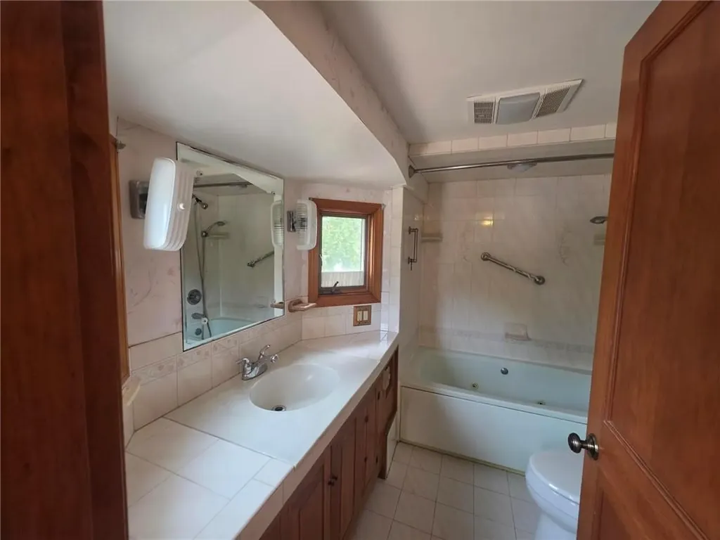 86 Sevilla Avenue Warwick RI 02889