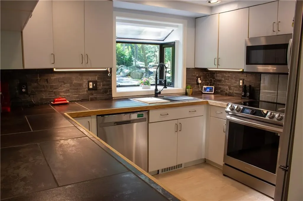 466 Greenbush Road Warwick RI 02818