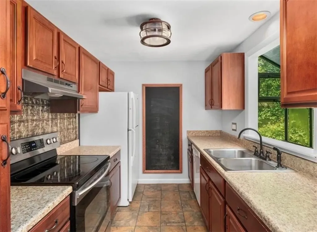 14 Kristee Circle West Warwick RI 02893