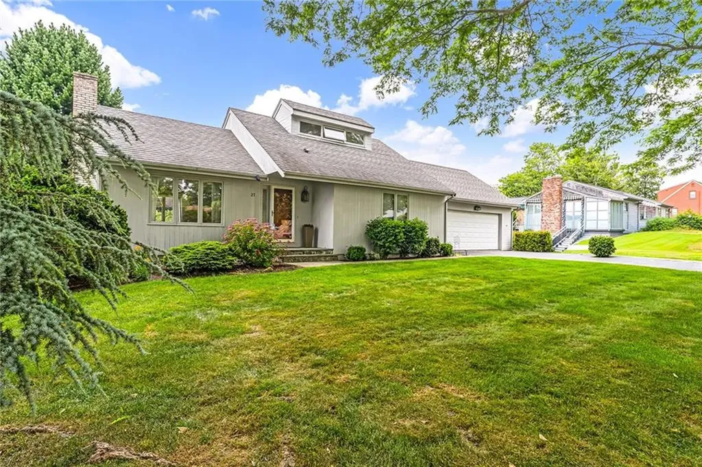 27 Tobin Lane Bristol RI 02809