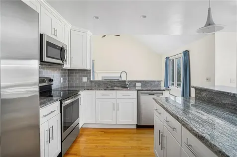 27 Tobin Lane Bristol RI 02809