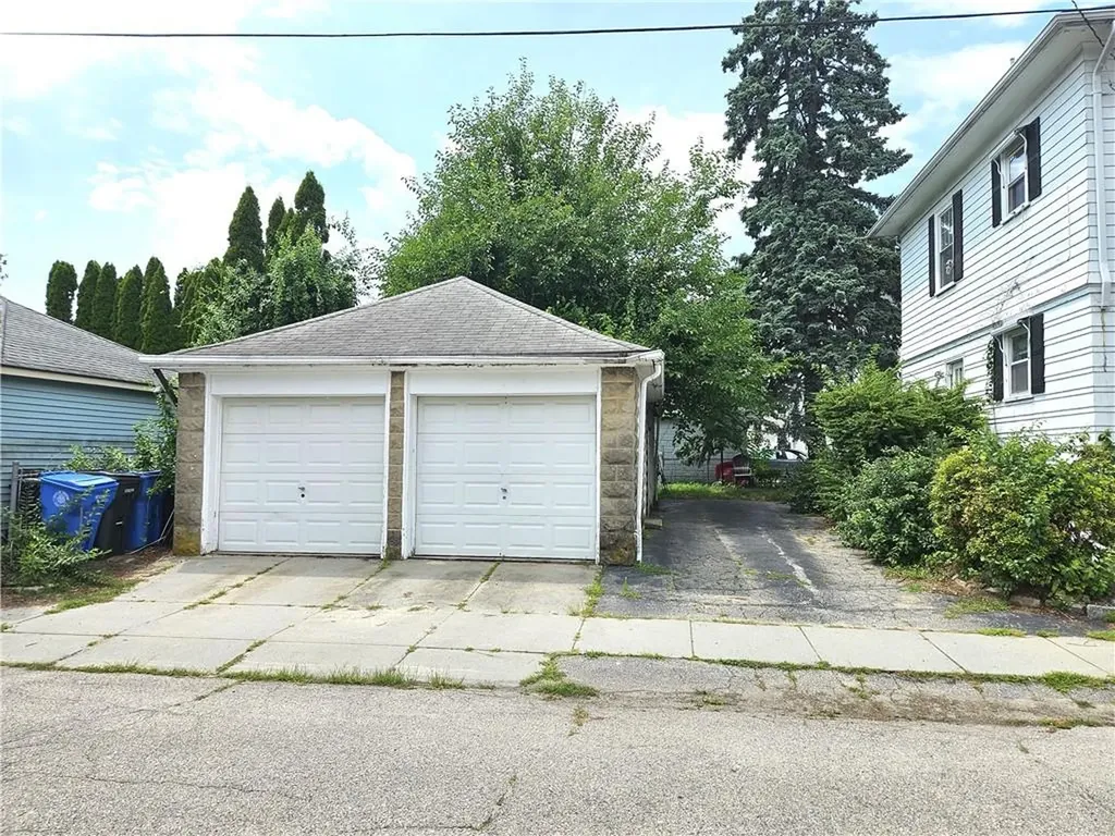 50 52 Oakland Avenue Cranston RI 02910