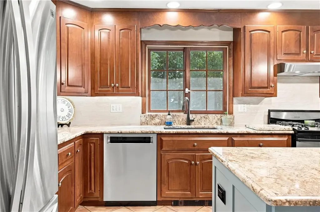 6 Cathedral Court Cumberland RI 02864