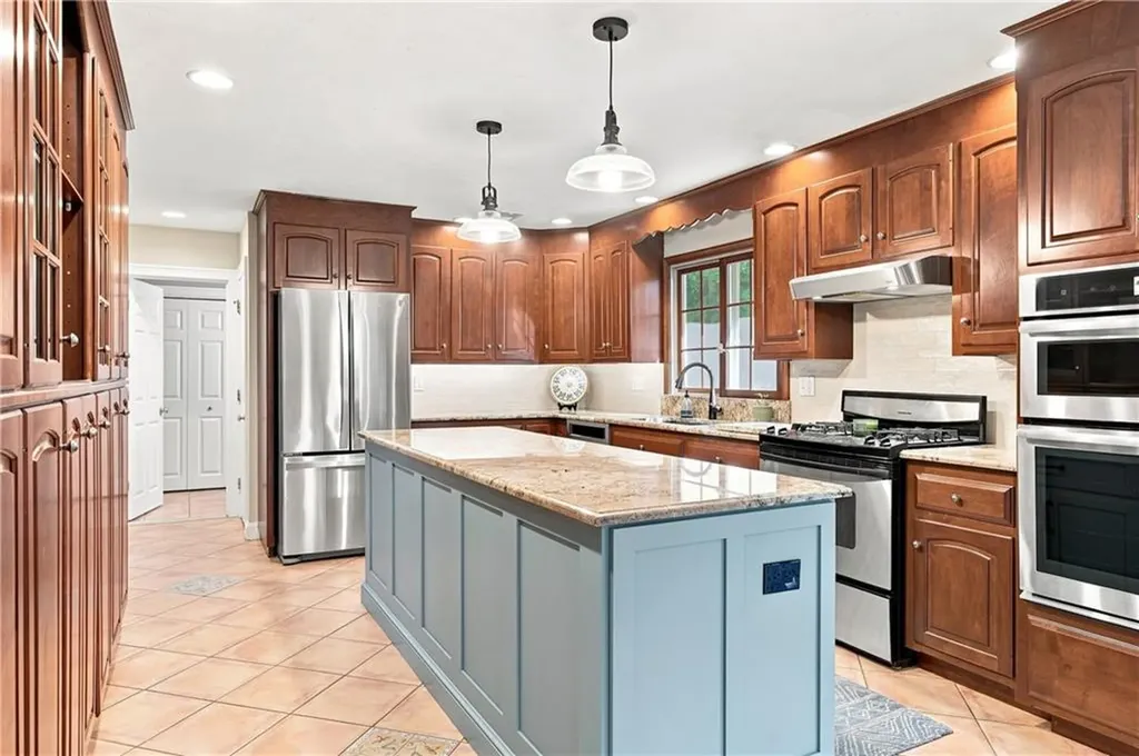 6 Cathedral Court Cumberland RI 02864