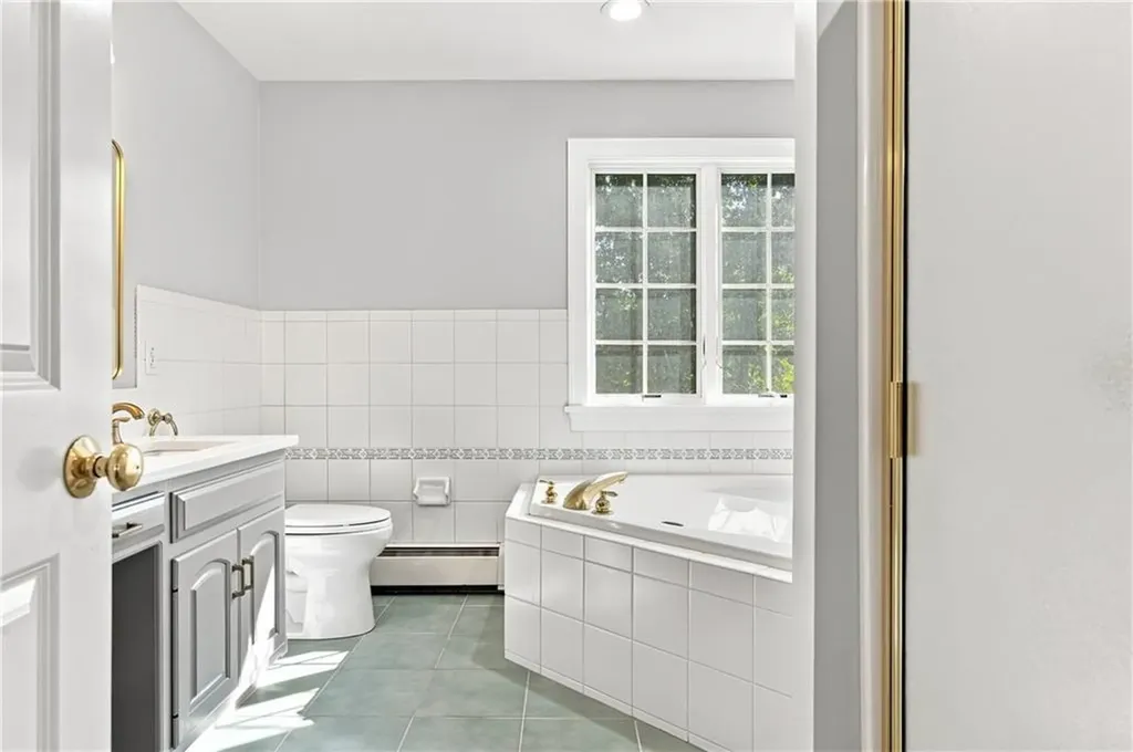 6 Cathedral Court Cumberland RI 02864