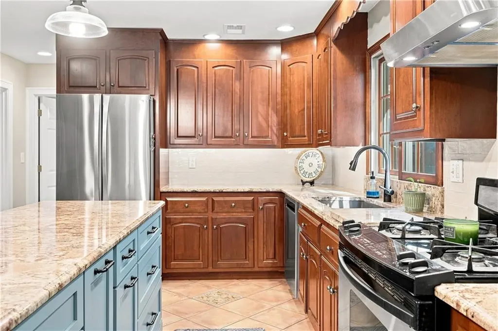 6 Cathedral Court Cumberland RI 02864