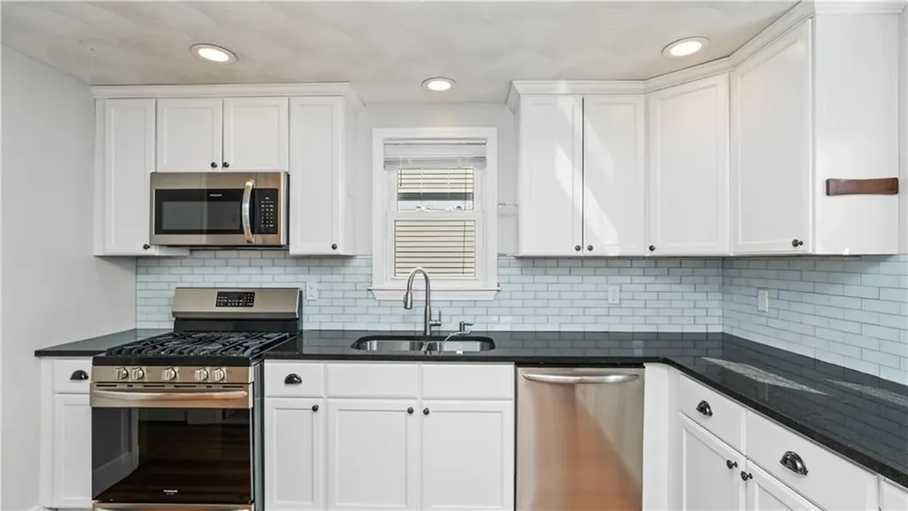 814 W Shore Road Warwick RI 02889