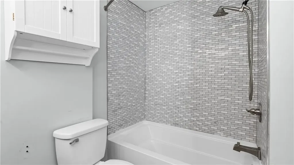 814 W Shore Road Warwick RI 02889