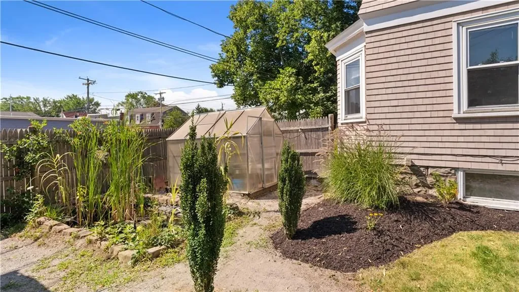 814 W Shore Road Warwick RI 02889