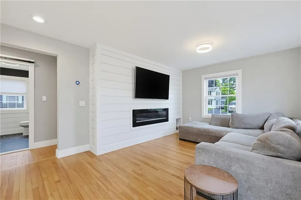 15 Arland Drive Pawtucket RI 02861