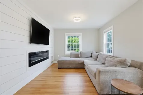 15 Arland Drive Pawtucket RI 02861