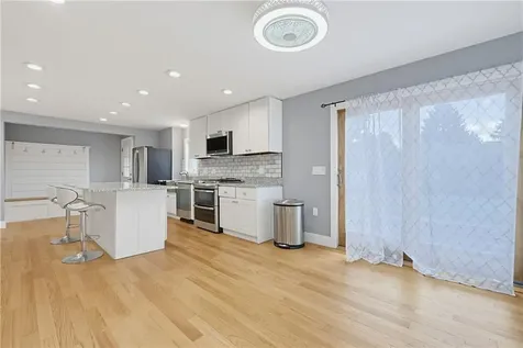 15 Arland Drive Pawtucket RI 02861
