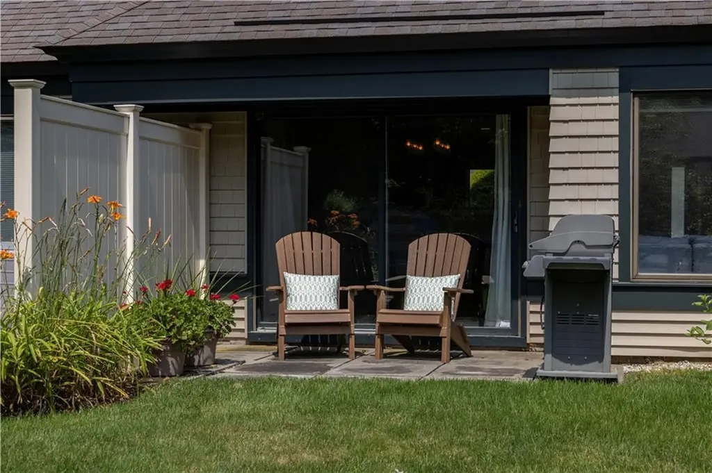 2 Martingale Lane Narragansett RI 02882