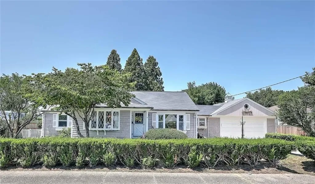 6 Woodbine Street East Providence RI 02915