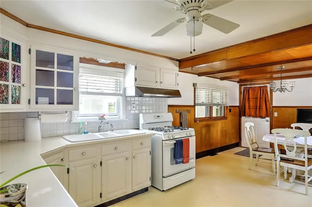 6 Woodbine Street East Providence RI 02915
